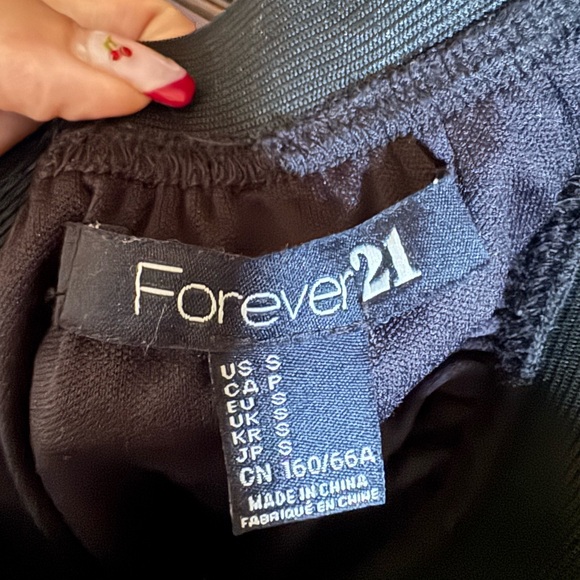 Forever 21 Black High Low Skirt - Picture 2 of 3